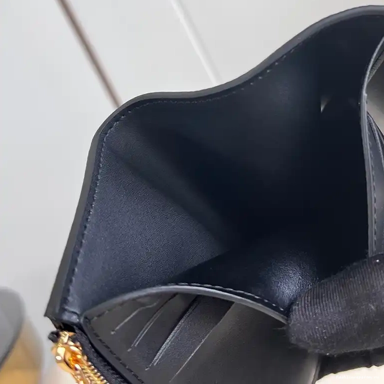 Fashionrepsfam ru LV Bags 2407YA0147 0526
